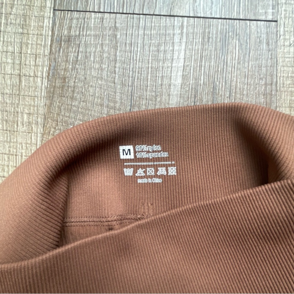 Seamless Ribbed Shorts - Picture 3 of 3